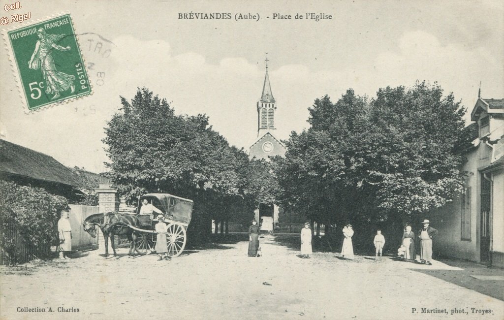 10-Breviandes-Place-de-l-Eglise-Collection-A_Charles-P-Martinet_phot-Troyes.jpg