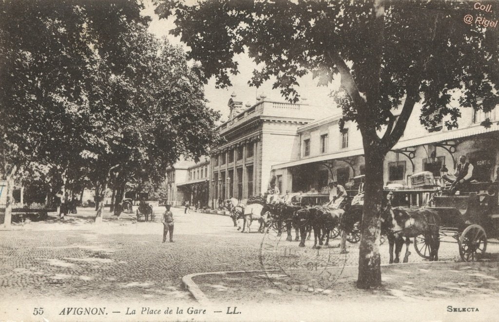 84-Avignon-La-Place-de-la-Gare-55-LL-Selecta.jpg