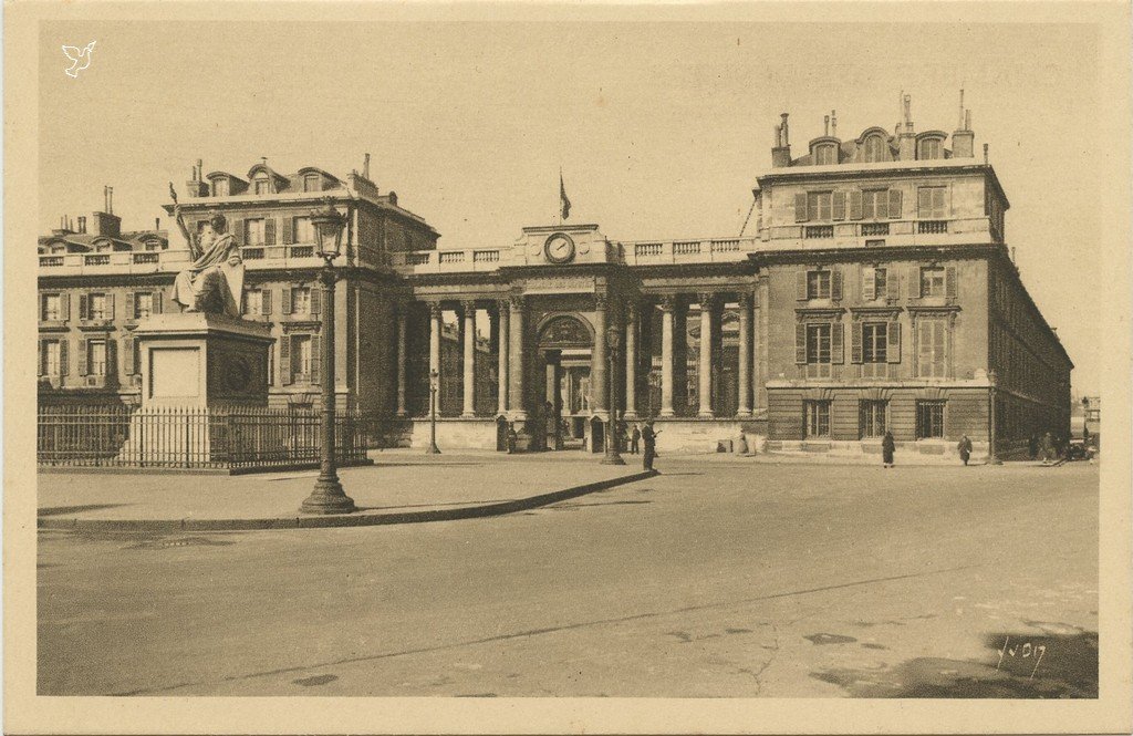 Z - 3 - Entrée sur la Place du Palais Bourbon.jpg
