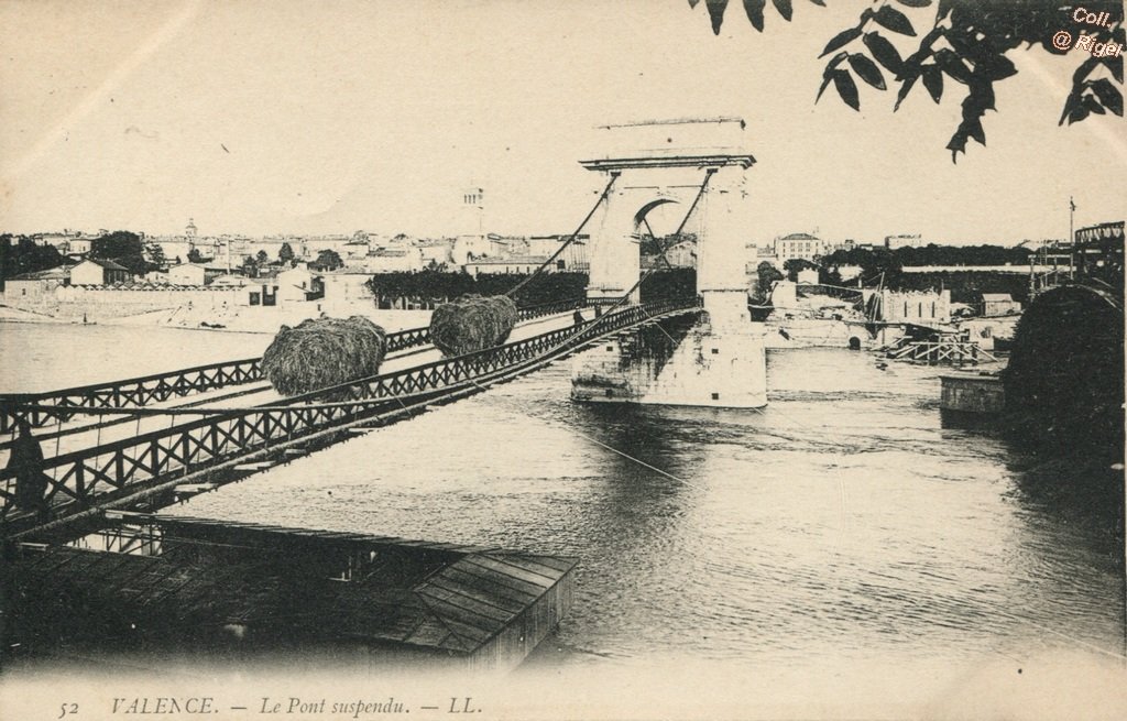 26-Valence-Le-Pont-suspendu-52-LL.jpg