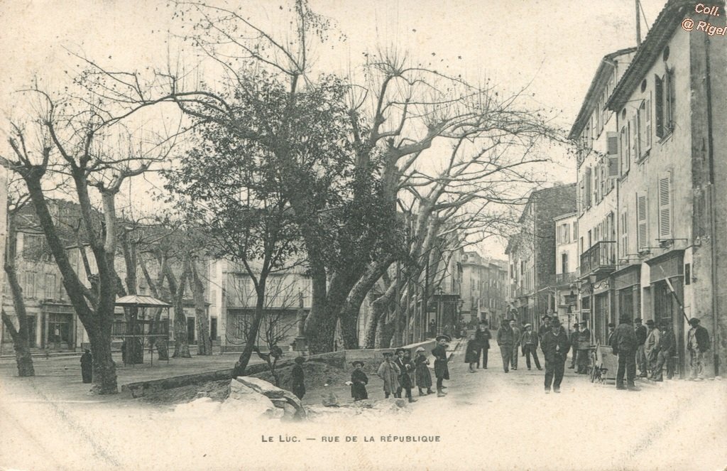 83-Le-Luc-Rue-de-la-Republique-Phototypie-A_Breger-freres.jpg