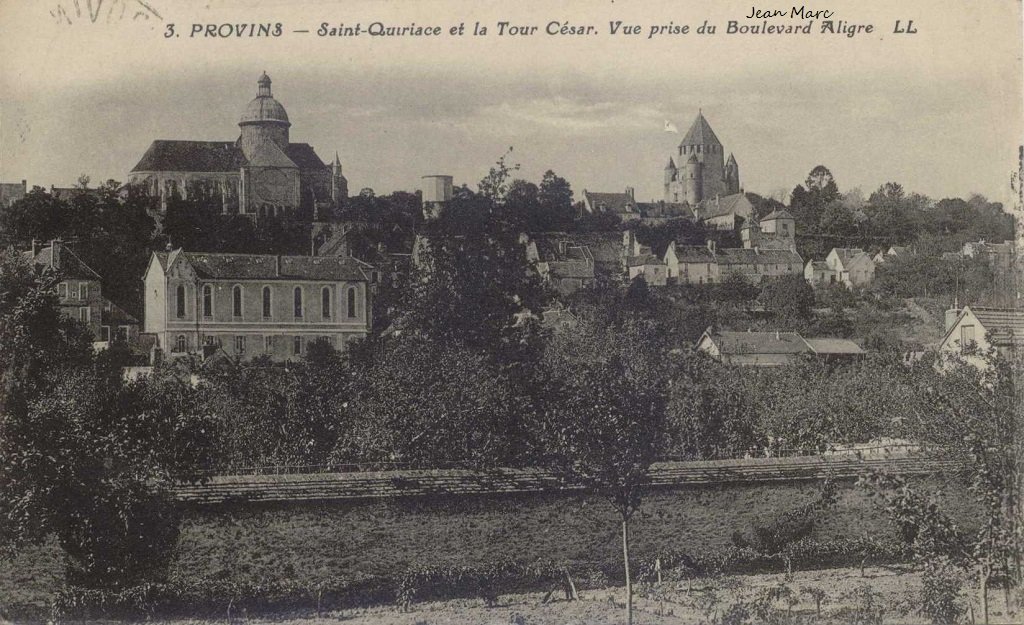 Provins - Saint- Quiriace et la Tour César. Vue prise du boulelvard Aligre.jpg
