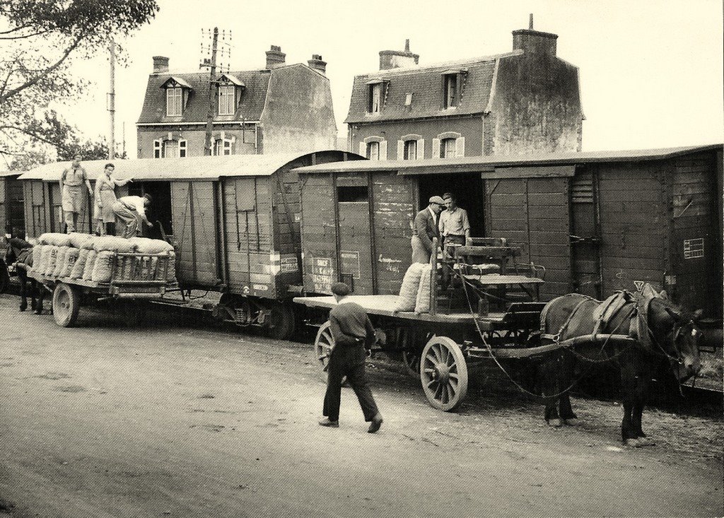 Loco SNCF Train de marchandises en cours de Chargmt. 2-09-2020.jpg