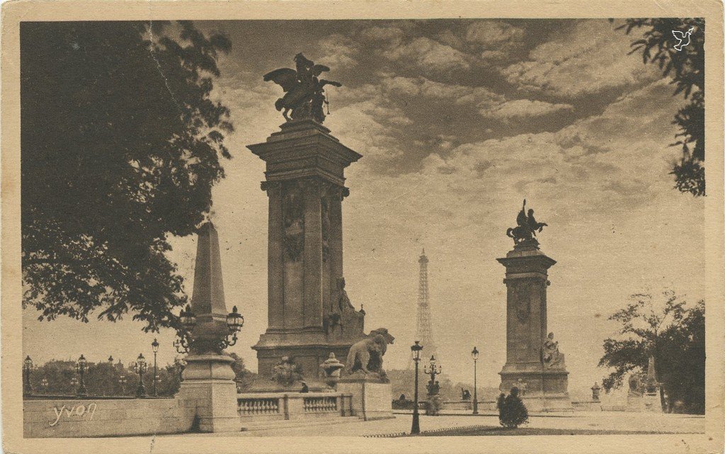 Z - YVON 113 - Paris - Motifs d'architecture entrée du pont Alexandre III.jpg