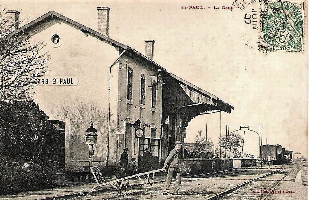 12 Cars Saint-Paul (gironde).jpg