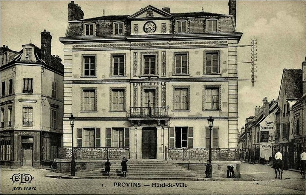 Provins - Hôtel-de-Ville.jpg