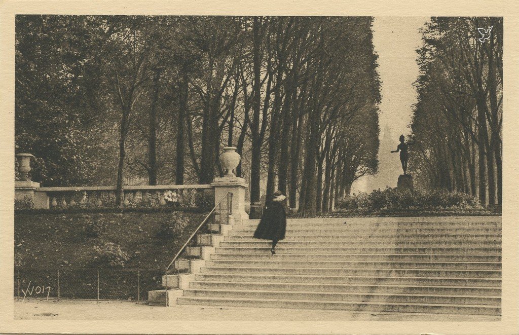 Z - SÉNAT - Jardins du Sénat, Vue sur le Panthéon vue 2.jpg