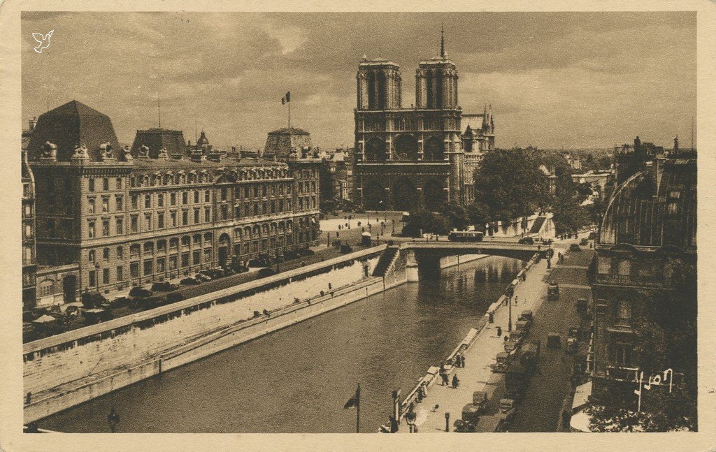 Z - YVON 27 - Paris - ND vue de la Place St-Michel.jpg