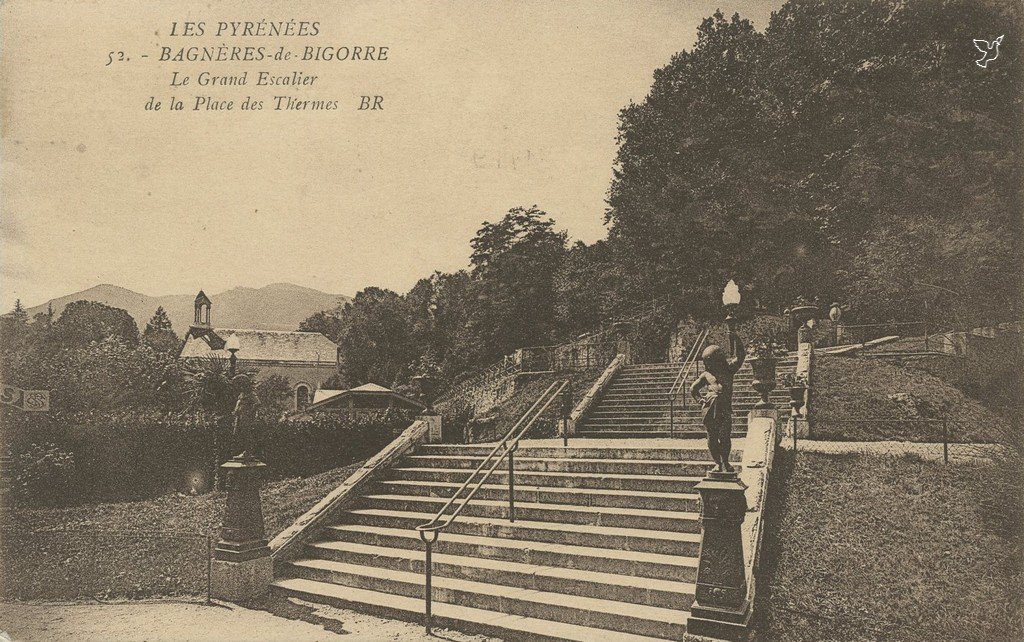Z - BR 52 - Le Grand escalier et la Place des Thermes.jpg