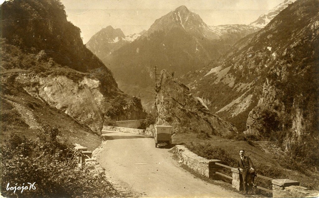 65-Luz saint Sauveur-Porte d'Espagne.jpg