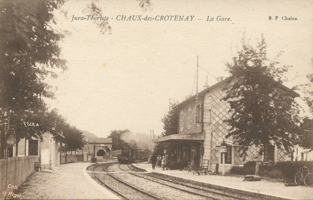 39-Chaux-des-Crotenay-La-Gare-Jura-Touristique-B_F_Chalon.jpg