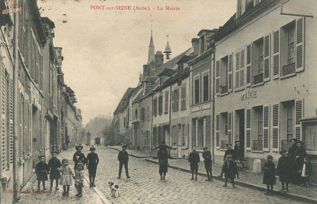 10-Pont-sur-Seine-La-Mairie-Collect-Ruche-Troyenne.jpg