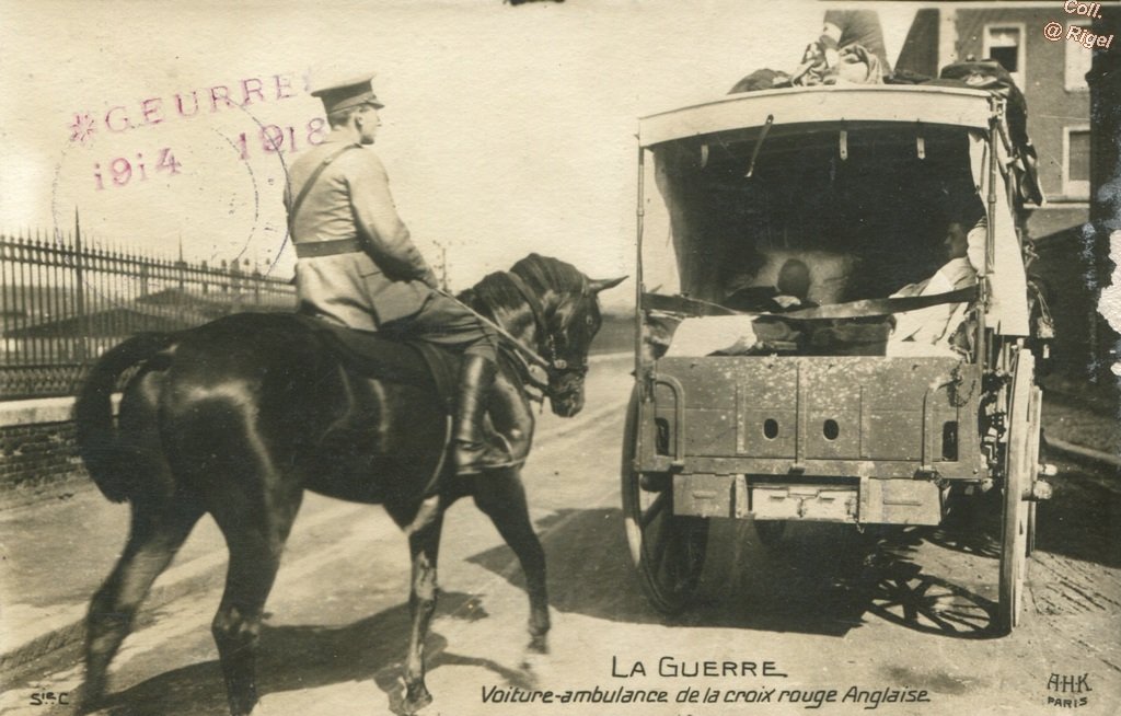 0-Militaire-Ambulance-Croix-Rouge-Anglaise.jpg