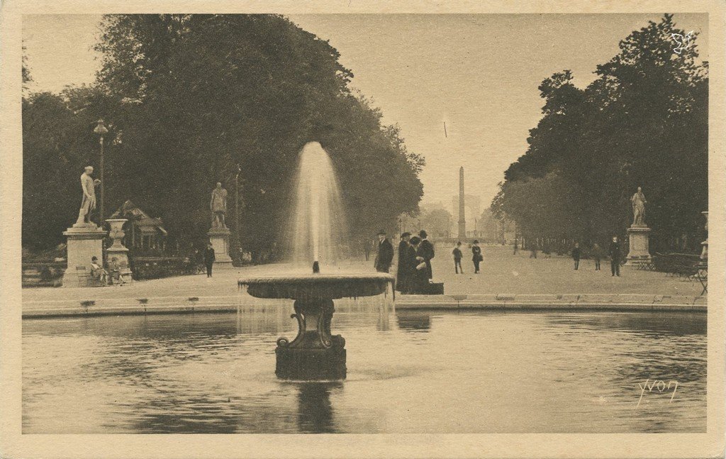 Z - YVON 242 vue 2 - Paris - Jardin des Tuileries.jpg