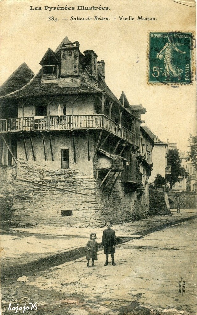 64-Salies de Bearn-Vieille Maison.jpg