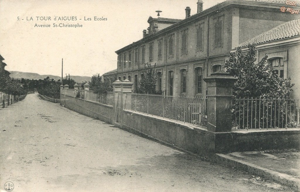 84-La-Tour-D-Aigues-Les-Ecoles-Avenue-St-Christophe.jpg