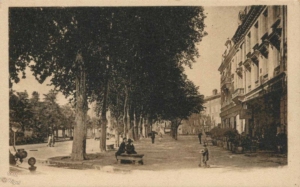 12-Villefranche-de-Rouergue-Promenade-Guiraudet-52-TW13489-Edition-C_Salingardes_Le-Narrateur.jpg