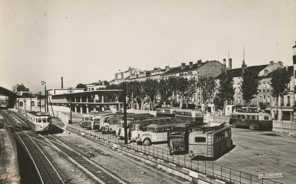 42-Roanne Loire - La Gare Routiere - Ed La Cygogne.jpg