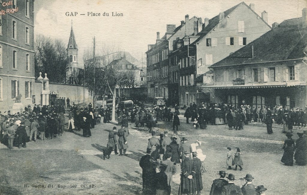 05-Gap-Place-du-Lion-H-Gache-edit-Gap-CL-SP.jpg