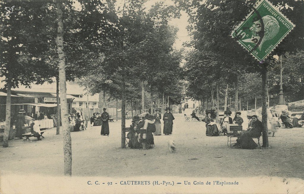 C CC 92 - Un coin de l'esplanade.jpg