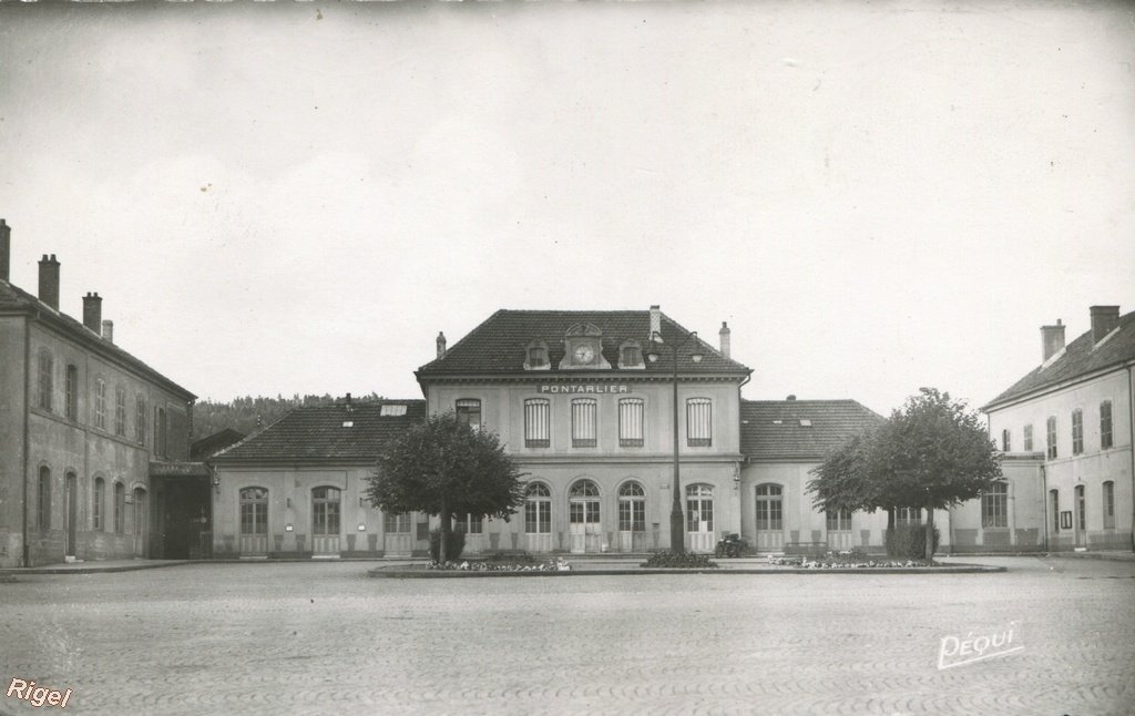 25-Pontarlier-Doubs-Gare Internationale - 981 Péquignot Editeur.jpg
