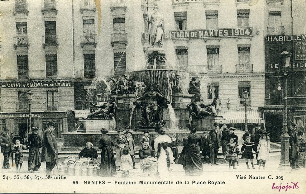 44-Nantes-Fontaine Monumentale Place Royale.jpg