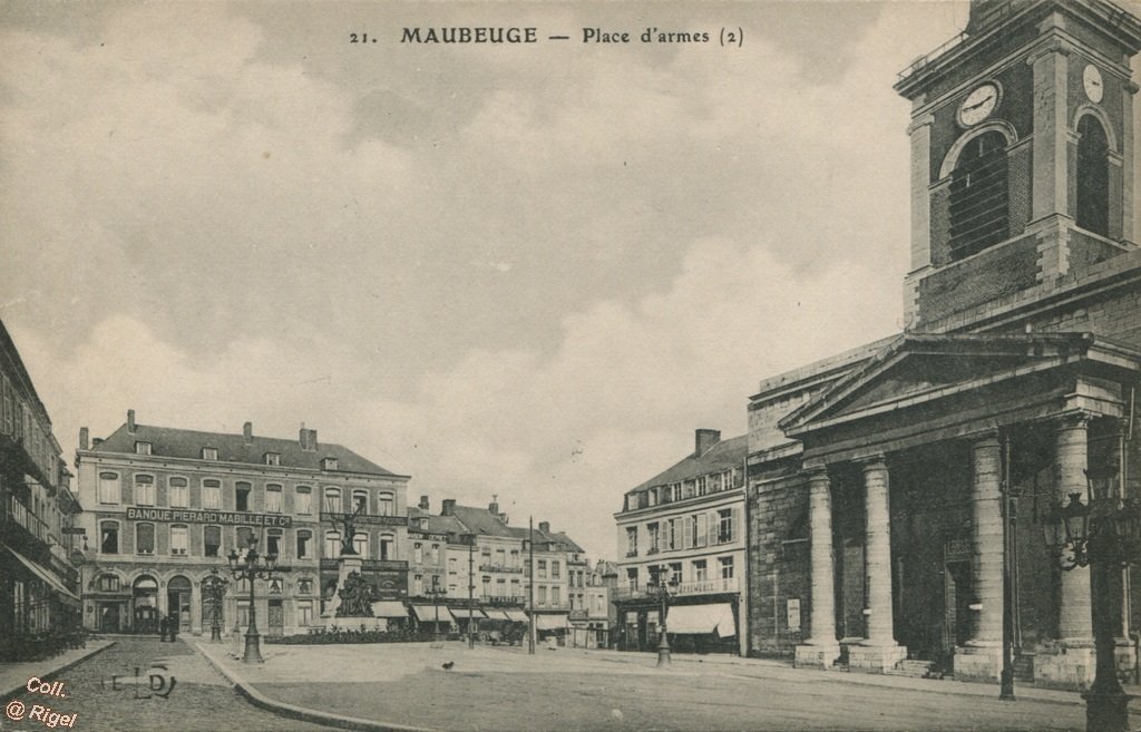 Maubeuge-Place-d_Armes-21-ELD.jpg