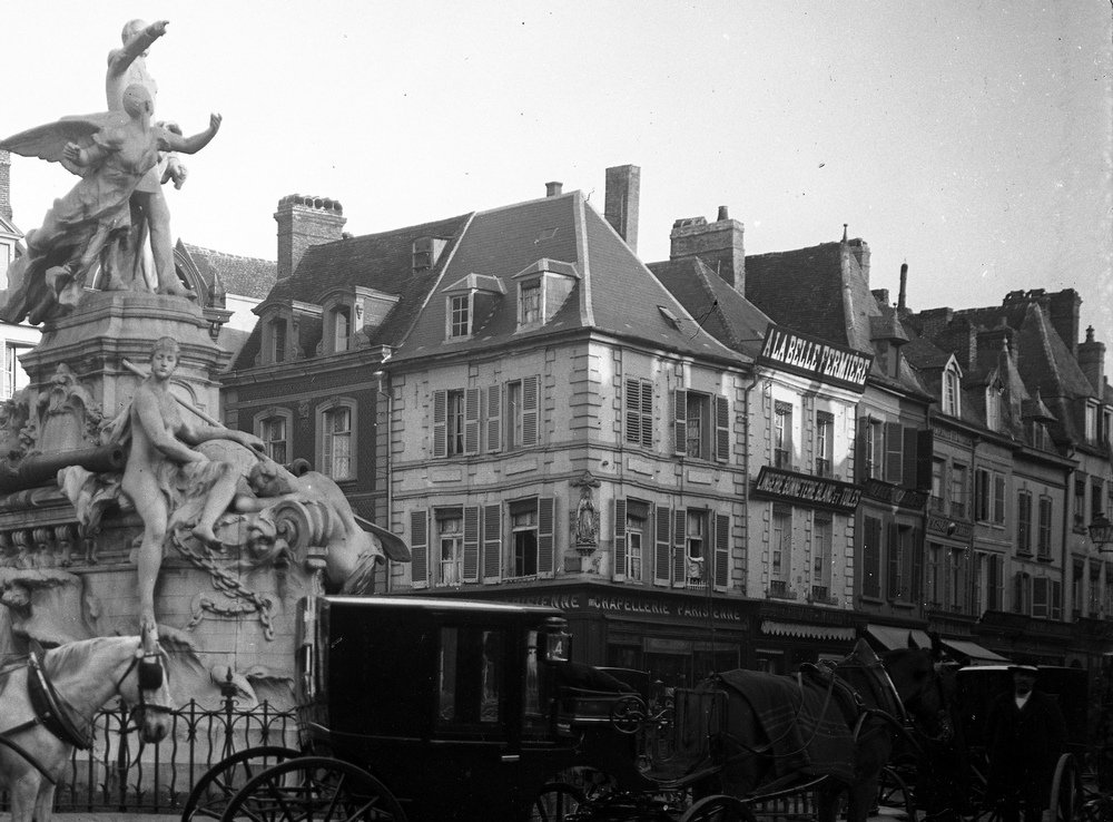 Monument détail.jpg