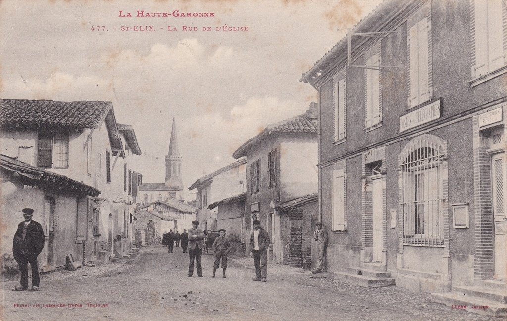 Saint-Elix-le-Château - La Rue de l'Eglise.jpg