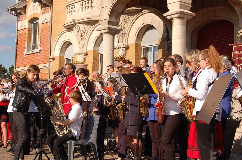 Méricourt - L'Harmonie fête ses 120 ans les 20 et 21 mai 2017 02.jpg