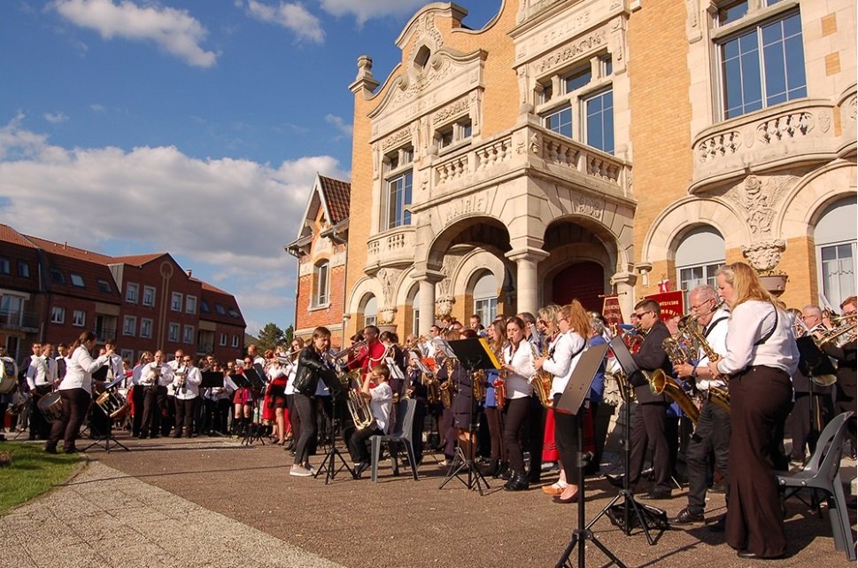 Méricourt - L'Harmonie fête ses 120 ans les 20 et 21 mai 2017 00.jpg