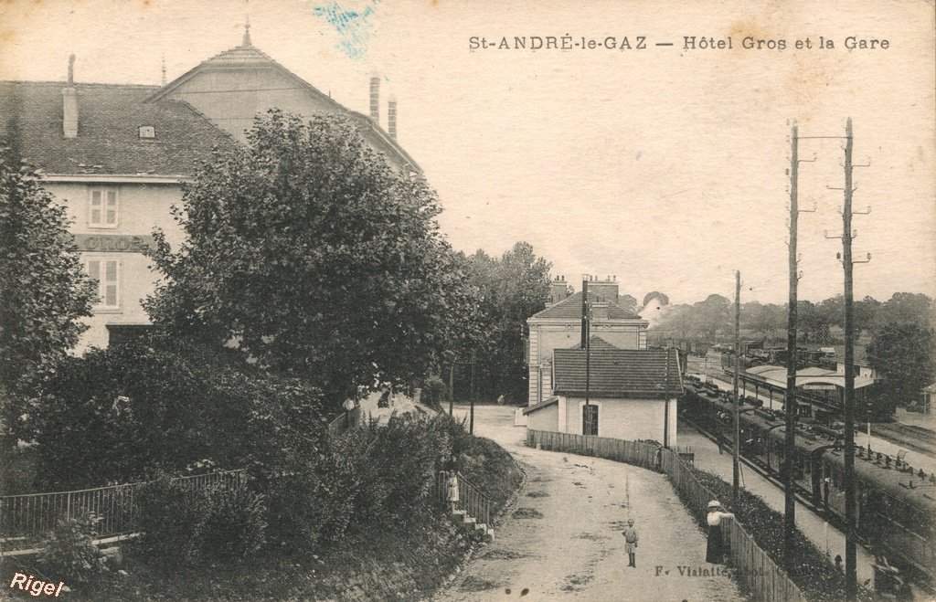 38-St-André-le-Gaz - Hotel Gros et la Gare.jpg