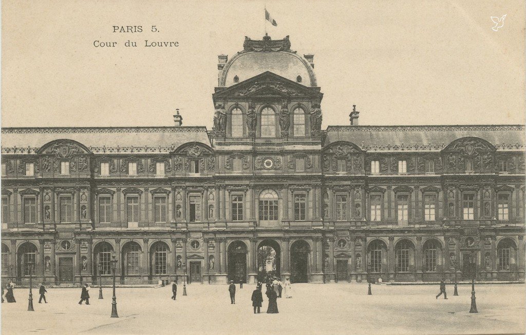 P - PARIS 5. Cour du Louvre.jpg