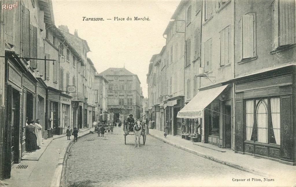 13-Tarascon-Place du Marché - Granier et Piton Nimes.jpg