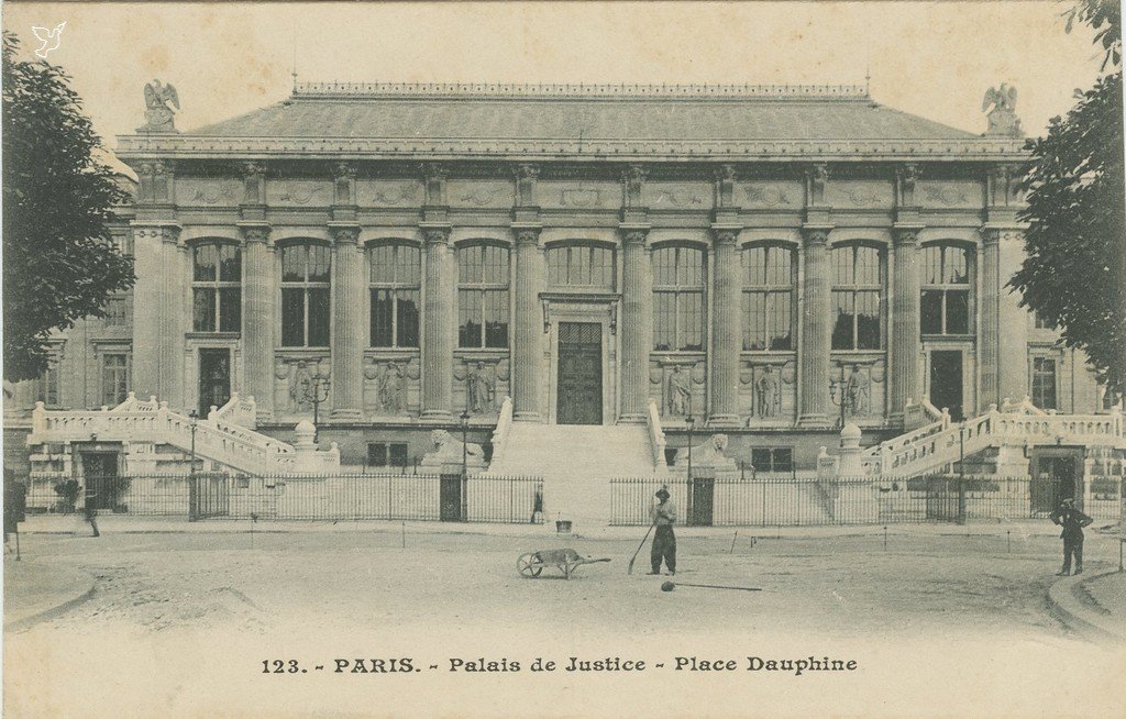 ZZ123. - PARIS. - Palais de Justice - Place Dauphine.jpg