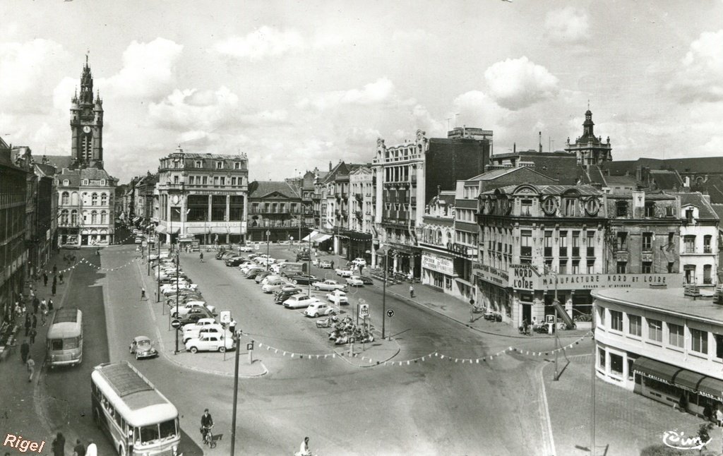 59-Douai - Place d'Armes.jpg