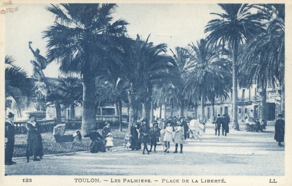83-Les-Palmiers-Place-de-la-Liberte-The-palms_trees-Liberty-Square-123-LL.jpg