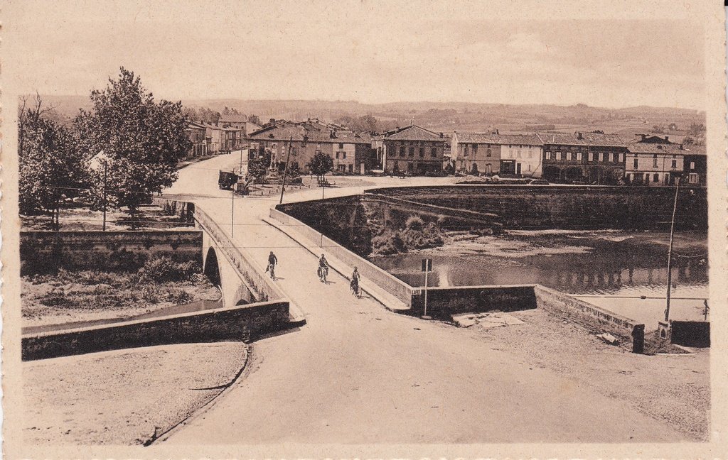 Montesquieu-Volvestre - Faubourg du Pont 2.jpg