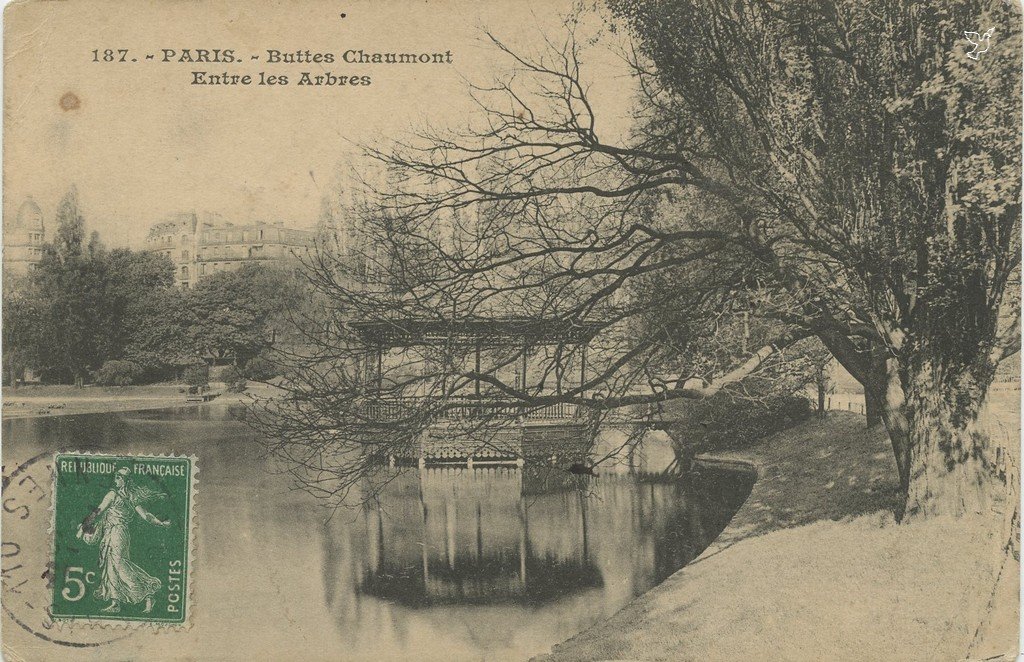 ZZ187. - PARIS. - Buttes Chaumont Entre les Arbres.jpg