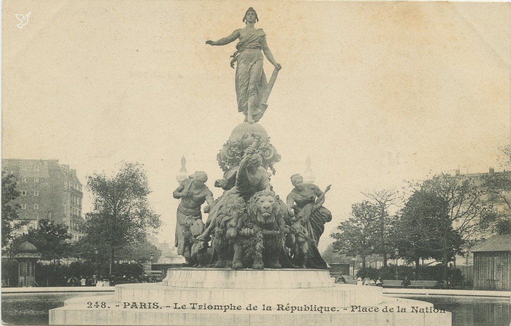 ZZ248. - PARIS. - Le Triomphe de la République. - Place de la Nation (n&b).jpg