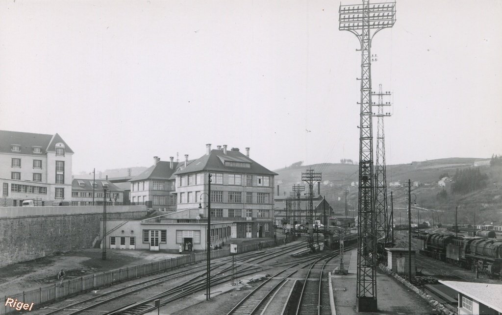 71-Le Creusot - Le Laboratoire interieur de l'Usine - Editions de Bourgogne.jpg