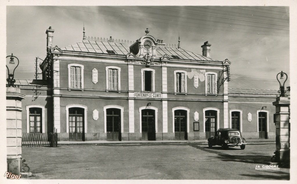 85-Fontenay-le-Comte - La Gare - 85_092_07 La Cigogne.jpg