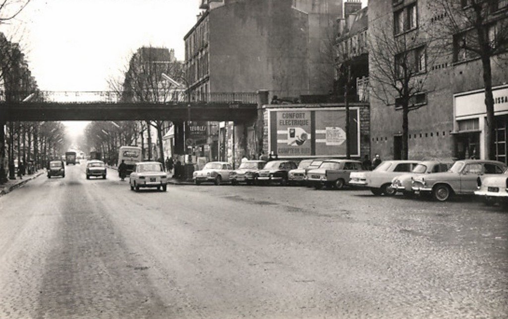 Paris - Av. de Clichy CP 7-09-19.jpg