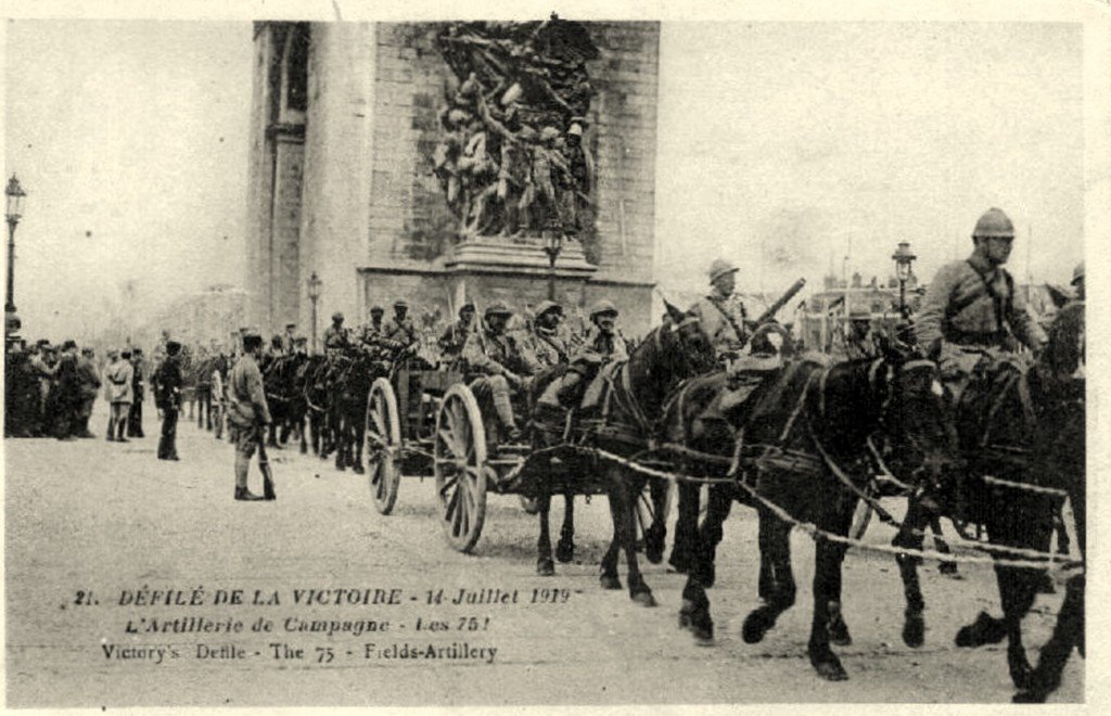 Paris - Défilé du 14 Juillet 1919 (14-07-19).jpg