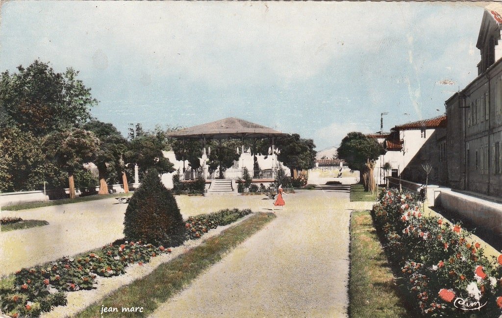 L'Isle-en-Jourdain - Le Kiosque et le Jardin public.jpg