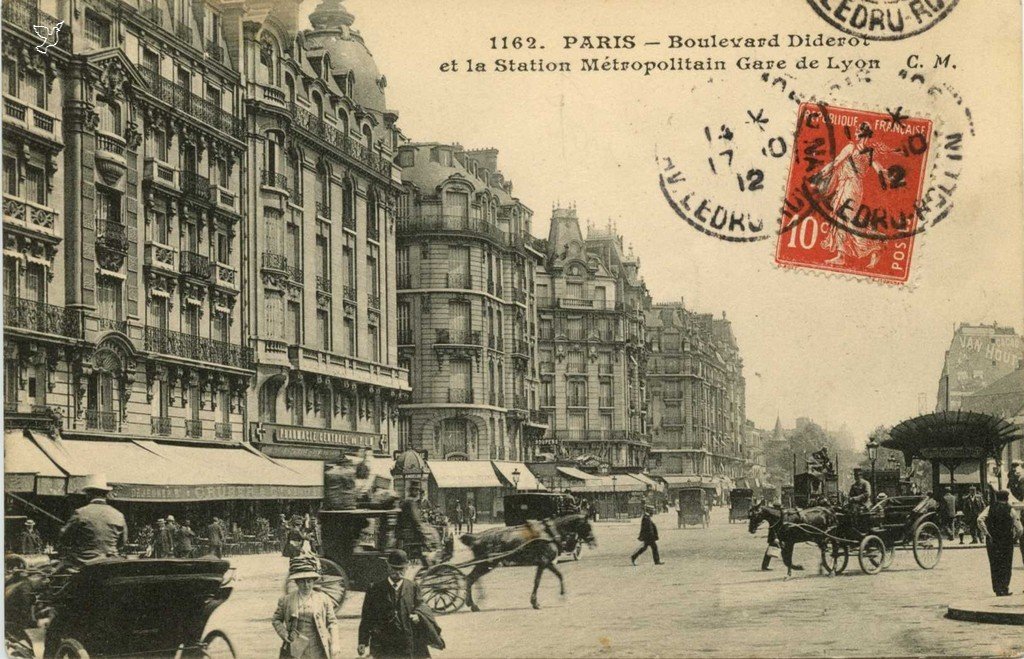 Z - 1162 - PARIS - Boulevard Diderot et la Station Métropolitain Gare de Lyon.jpg