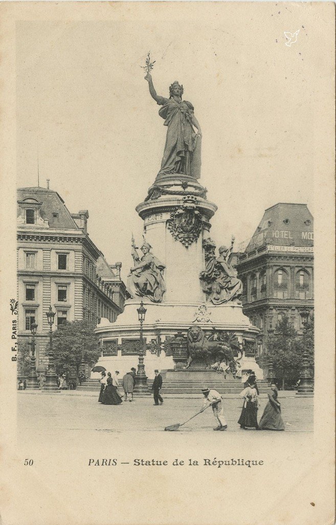 Z - 50 - Statue de la République.jpg