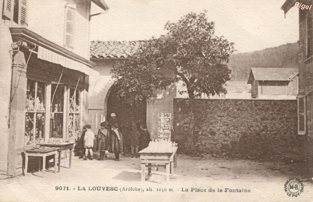 07-La Louvesc - La Place de la Fontaine - MB.jpg