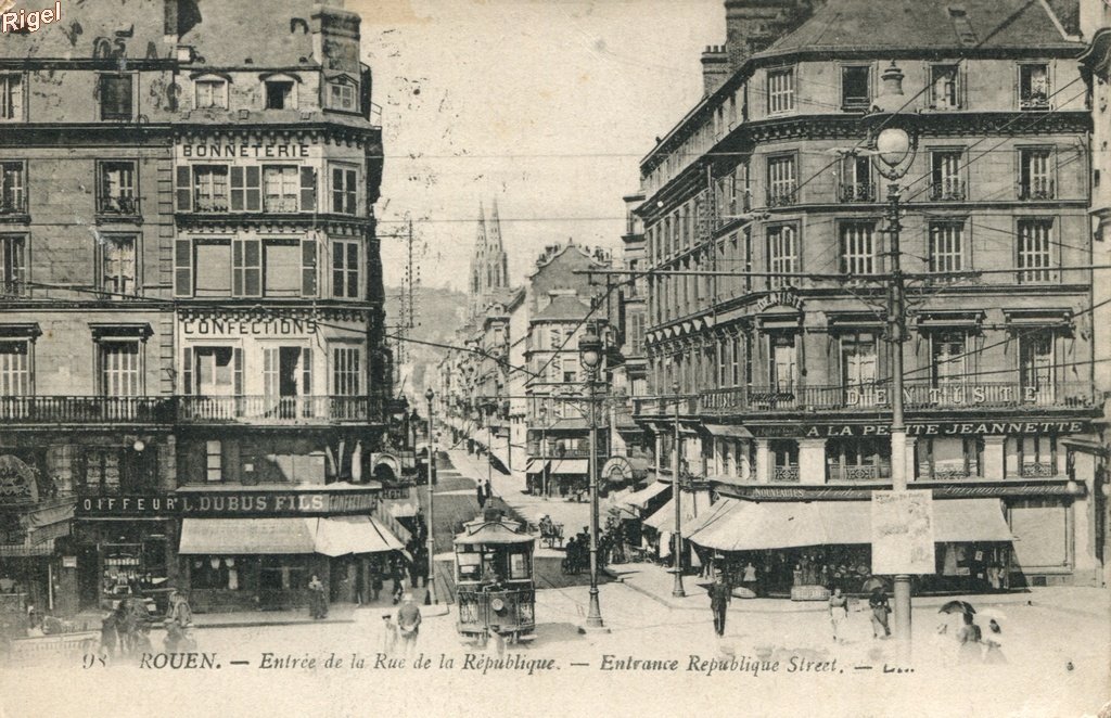 76-Rouen - Entrée de la Rue de la République.jpg