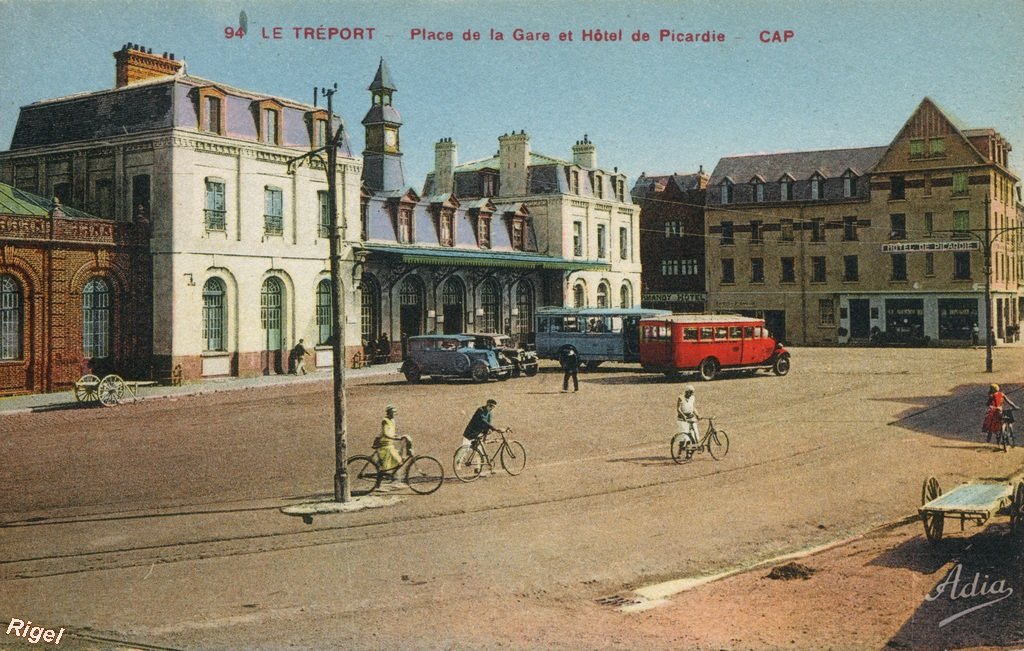 76-Le-Tréport - Place de la gare et Hôtel de Picardie.jpg